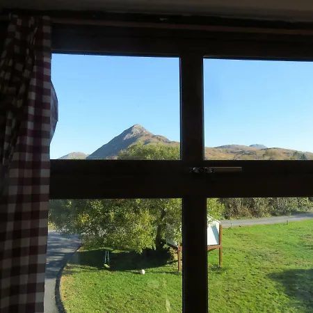 Farm In Village On A Farm Beside Connemara National Park Casa de Férias Letterfrack